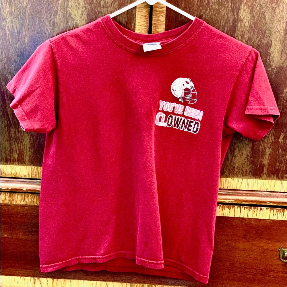 You’ve been clowned boys Size M t-shirt. Burgundy.
